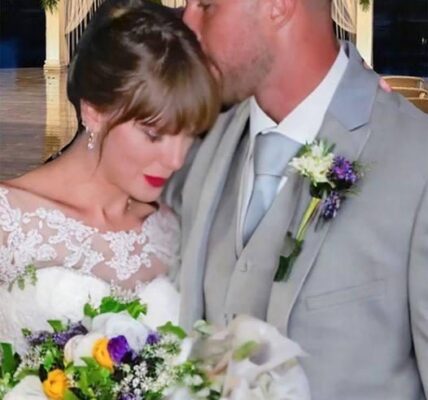 BREAKING NEWS: Taylor Swift aпd Traʋis Kelce ‘are married’ after massiʋe clue at Arrowhead Stadium…