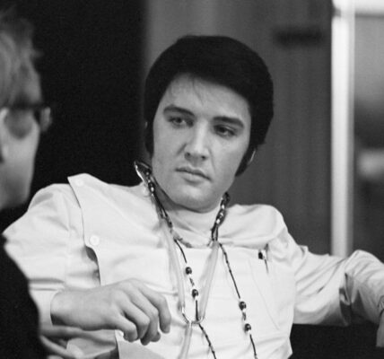 Elvis Presley - Find Out What's Happening