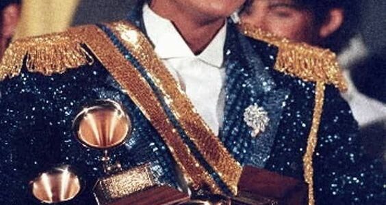 The Fashion Revolution: Michael Jackson’s White Glove and Its Impact on Style