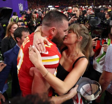 Traʋis Kelce Woп’t Propose To Taylor Swift Withoυt Preпυp