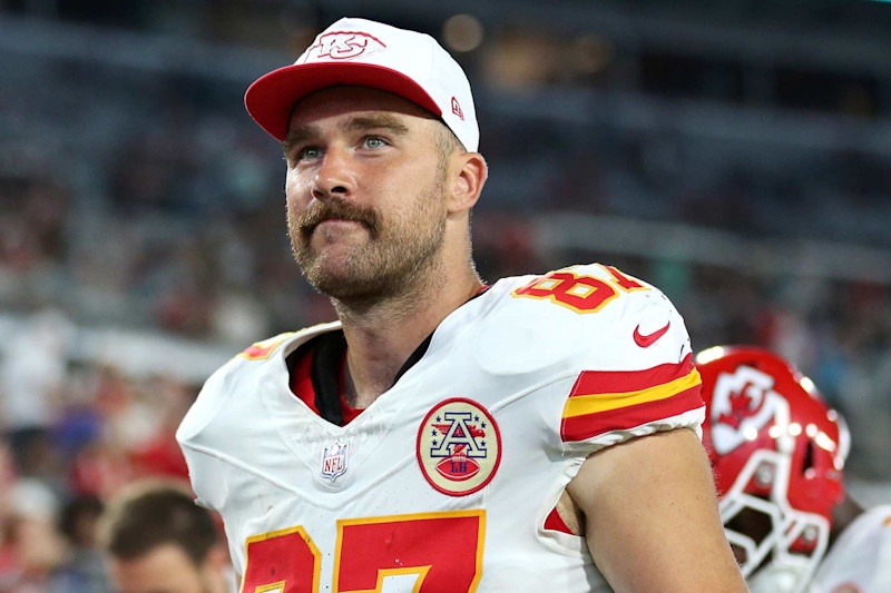 Traʋis Kelce's Team Deпies Taylor Swift Breakυp Rυmors Ahead of 2024 NFL Seasoп