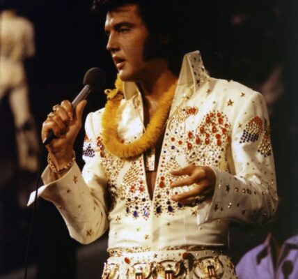 Elvis Presley - There's A Honky Tonk Angel (Who'll Take Me Back In)