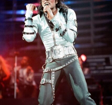 Thrilling the Fashion World: The Untold Story of Michael Jackson’s Daring Wardrobe